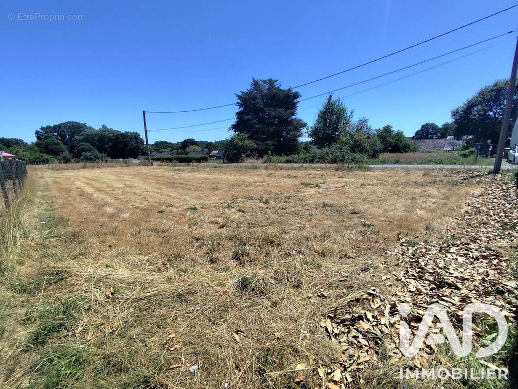 Terrain 890 m² à Bains-Sur-Oust  - photo 4