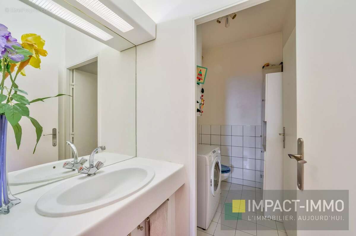 Appartement à COURBEVOIE