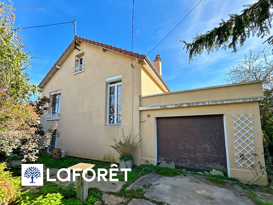 Maison à SAINTE-GENEVIEVE-DES-BOIS