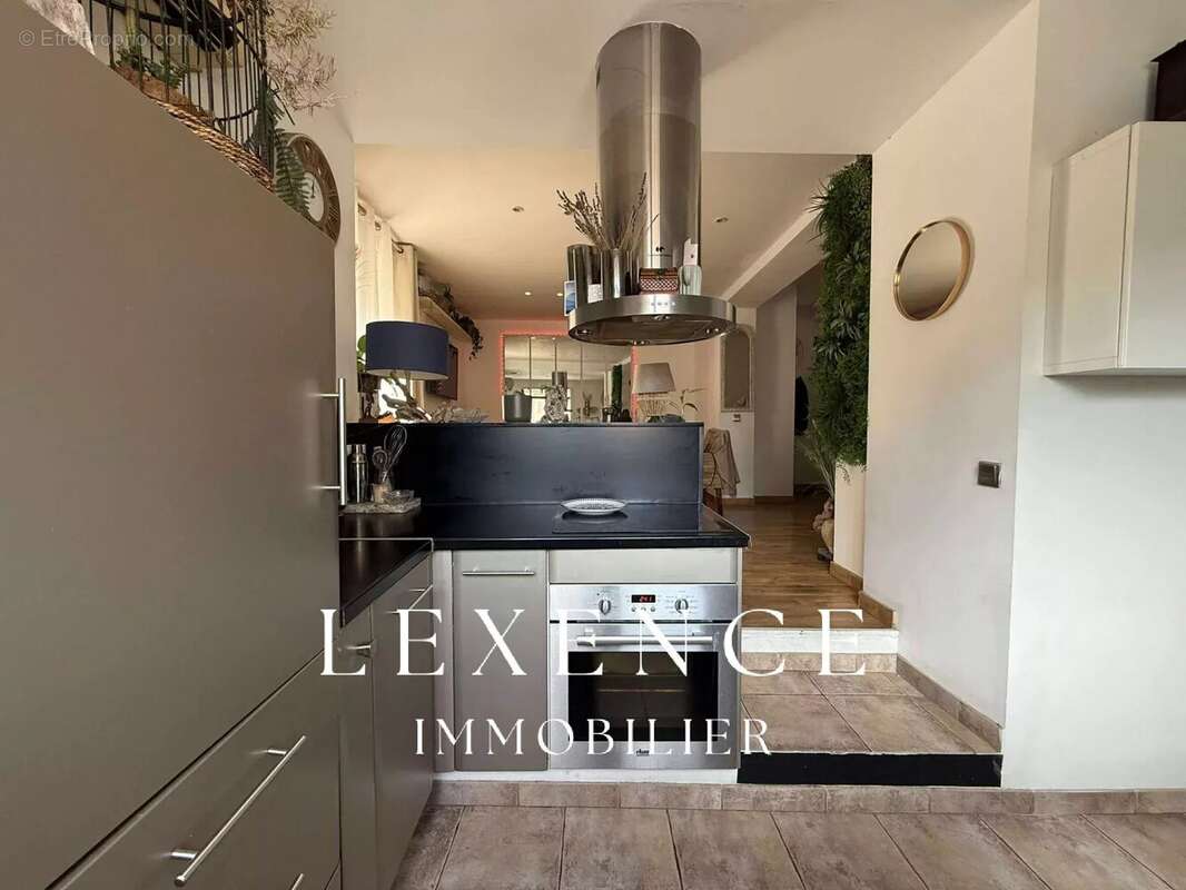 Appartement à POURRIERES