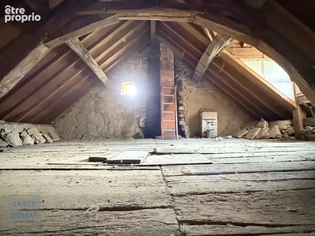 SAINT-MARTIN-SOUS-MONTAIGU - Au Calme - Maison en pierre à rénover entièrement - fort potentiel - photo 9