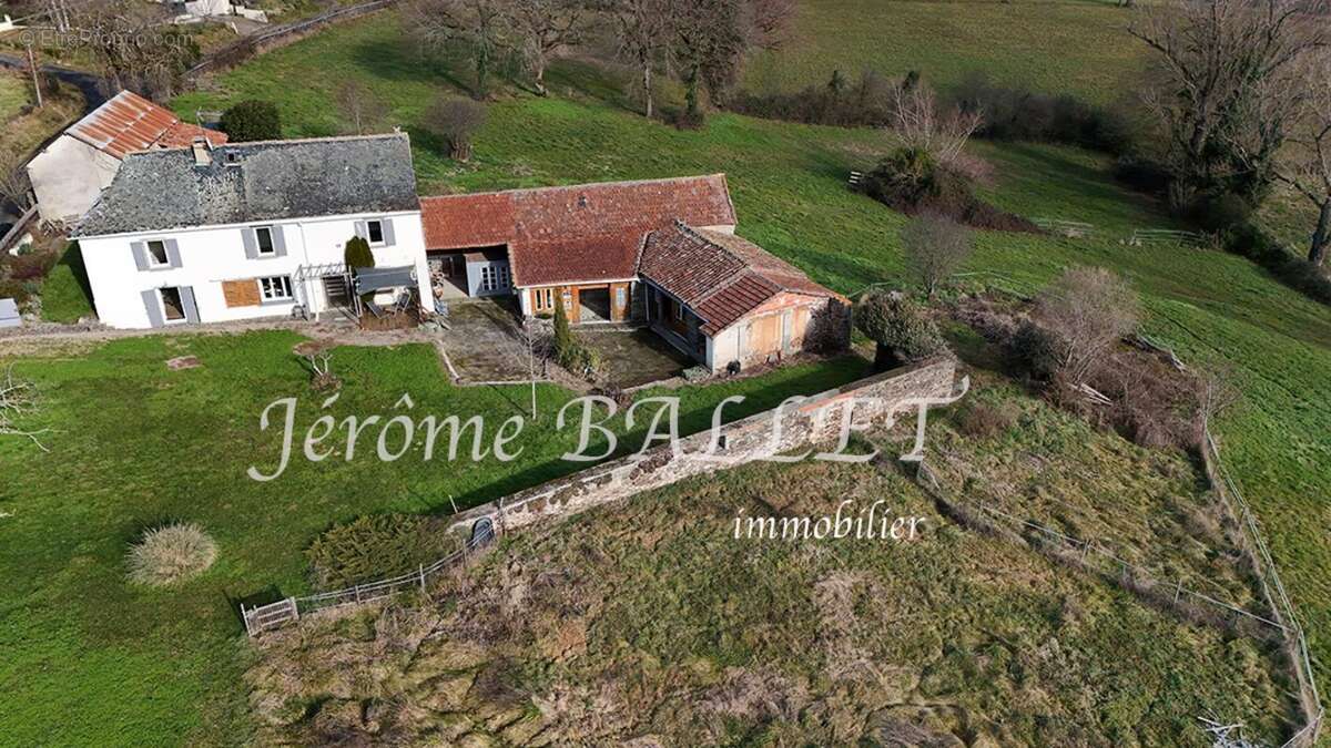 Maison à MIRANDOL-BOURGNOUNAC