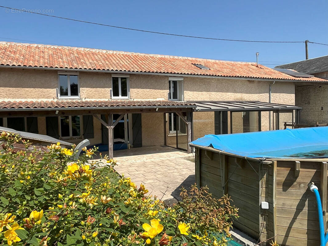 Maison à LA ROCHE-RIGAULT