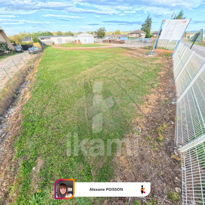 Terrain à SAINT-JUST-DE-CLAIX