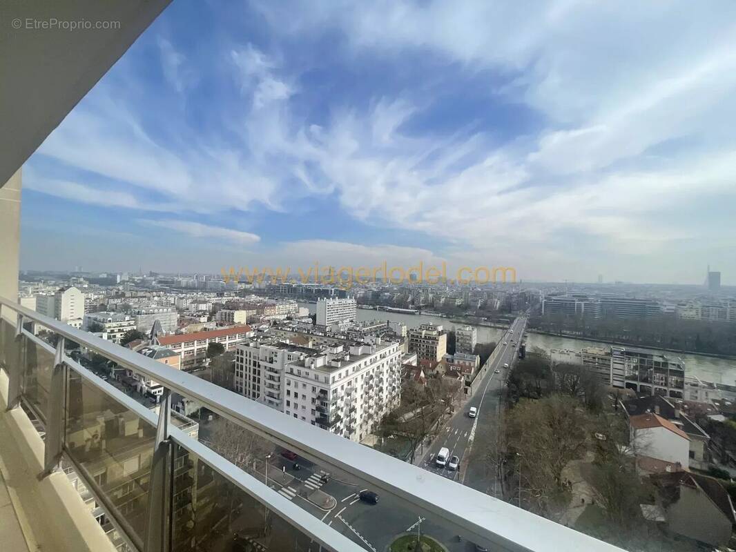 Appartement à COURBEVOIE