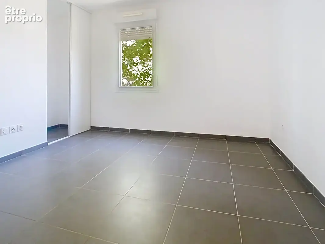 Appartement Vitrolles 2 pièce(s) 43m2  avec possibilité d'obtenir une  place de parking privative dans une résidence récente/ Se - photo 7