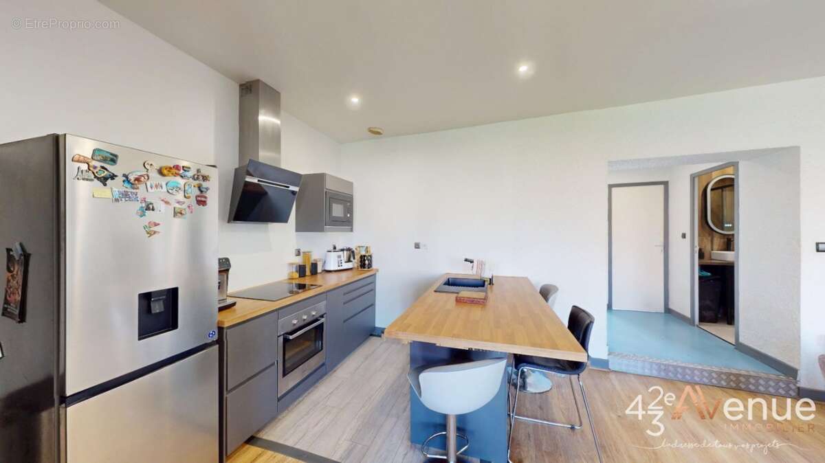 Appartement 91 m² à Saint-Genest-Lerpt  - photo 4