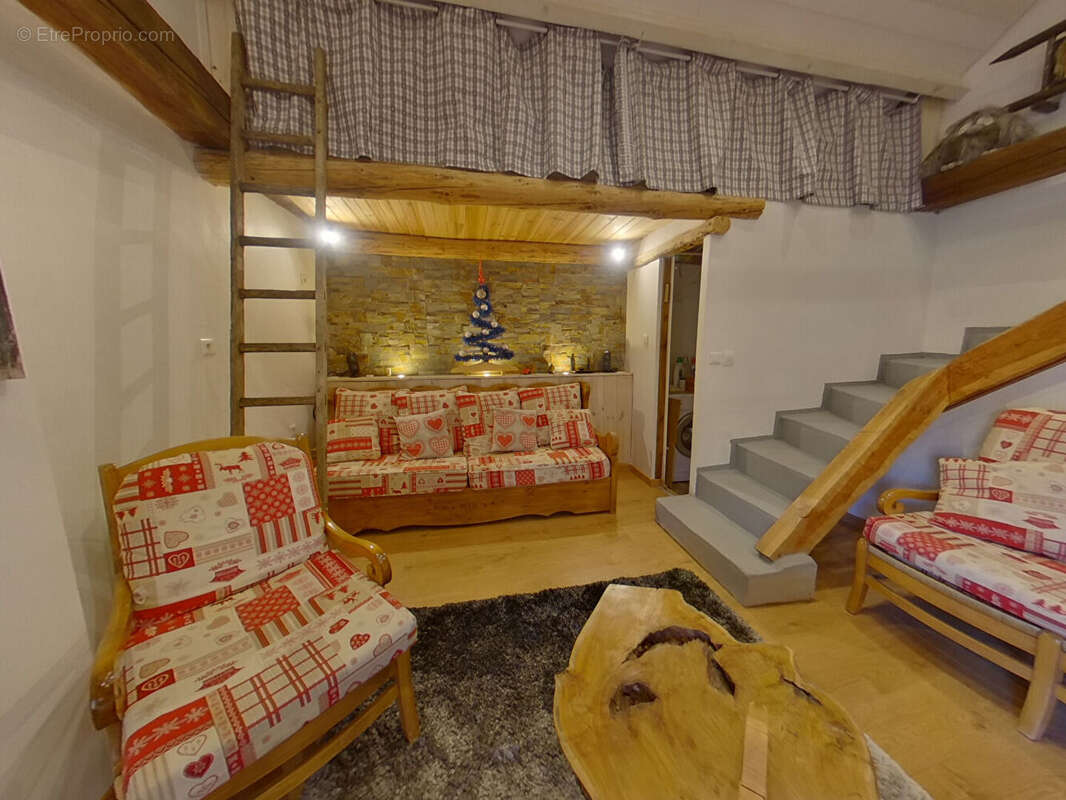 Maison à LE LAUZET-UBAYE