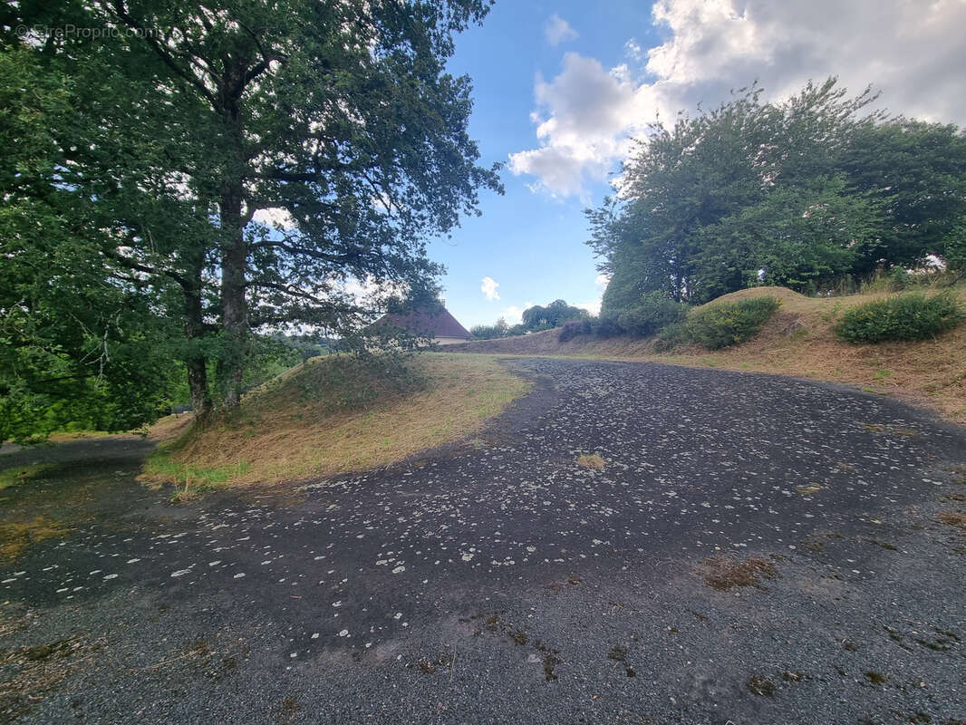 Terrain à SEILHAC