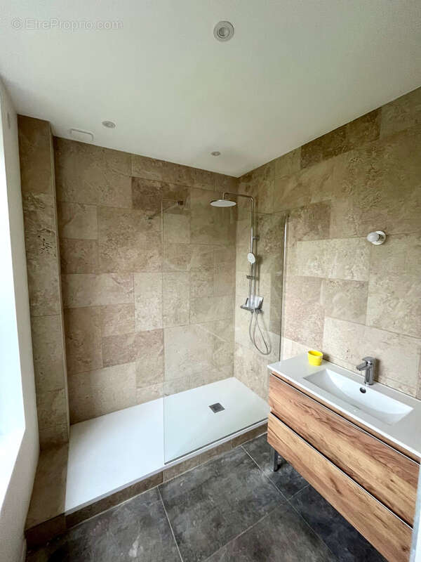 Appartement à SEREZIN-DU-RHONE