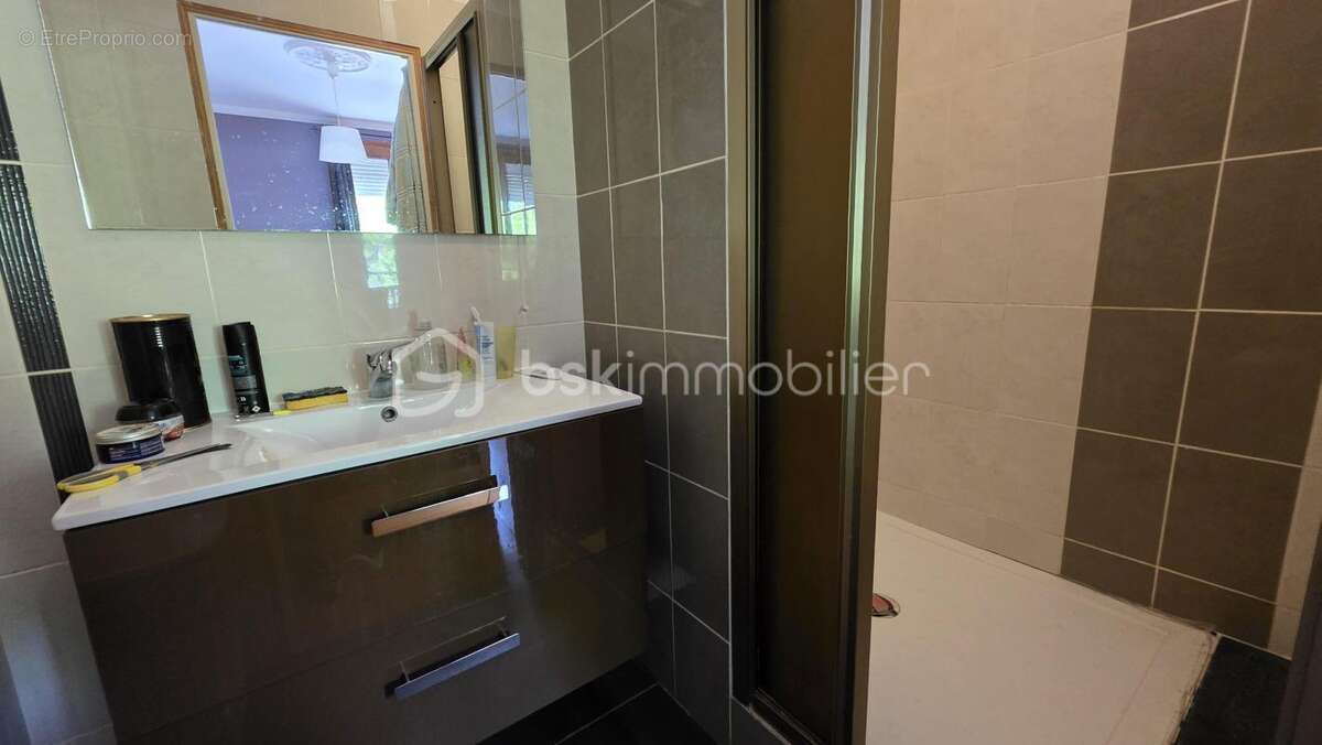 Maison à VARENNES-JARCY