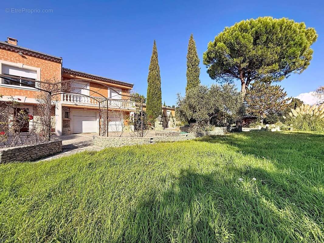 Maison à L&#039;ISLE-SUR-LA-SORGUE