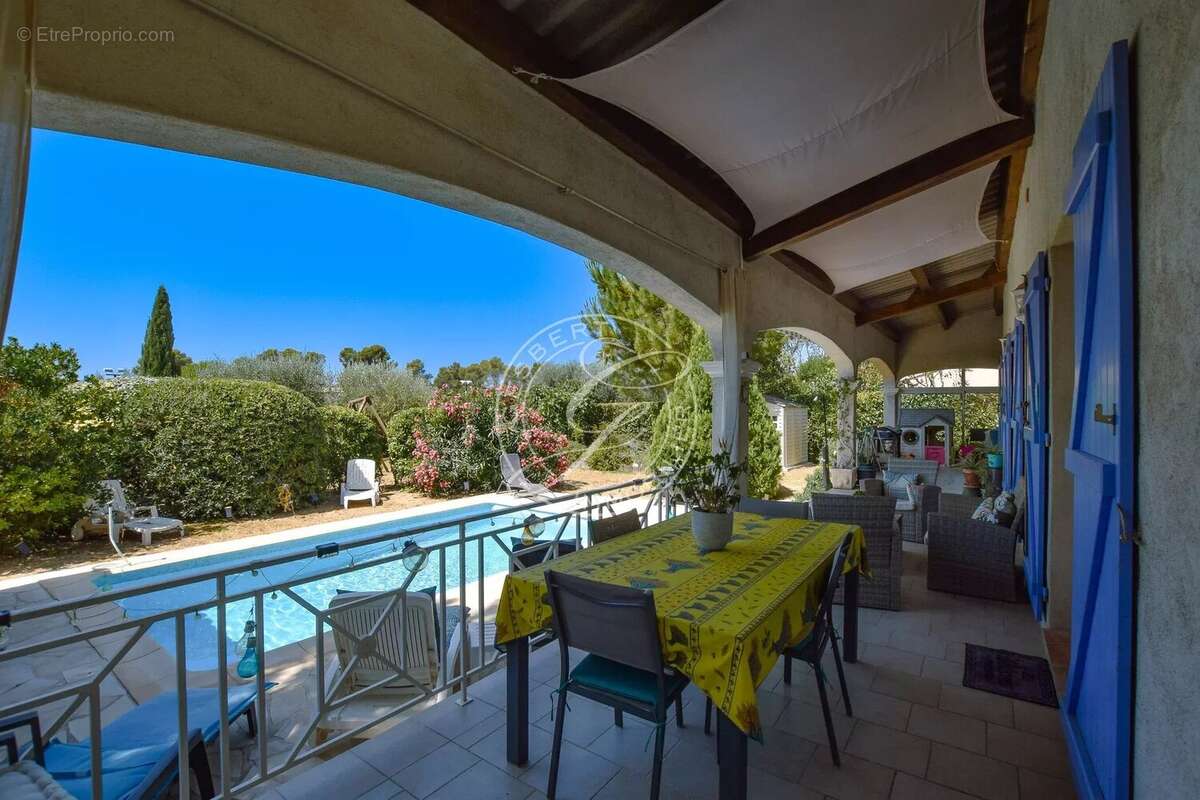 A vendre flayosc - maison a pied au village 3 chambres avec piscine et garage au calme absolu - photo 16