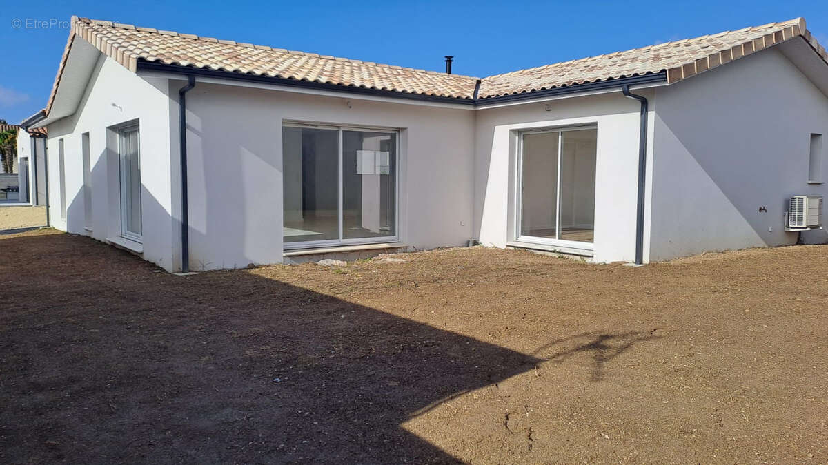 Maison à VAUX-SUR-MER