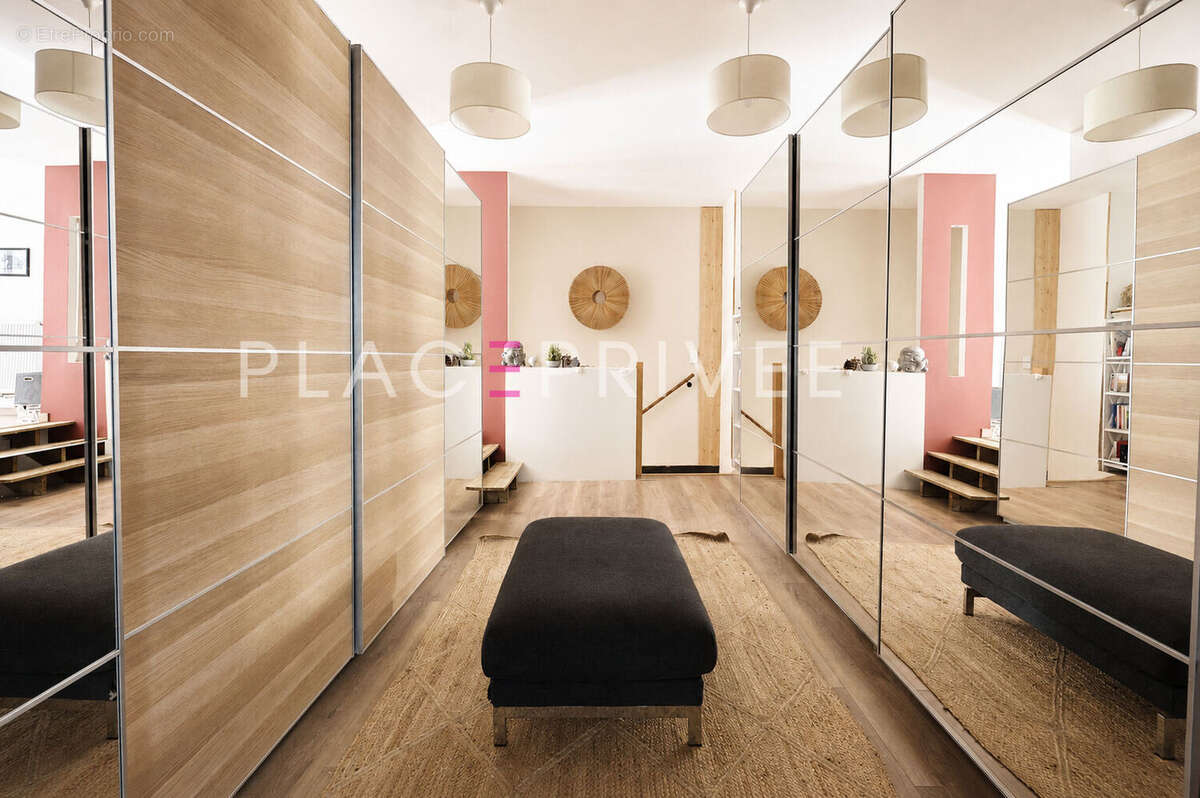 Maison de caractère avec piscine et dépendances - photo 11