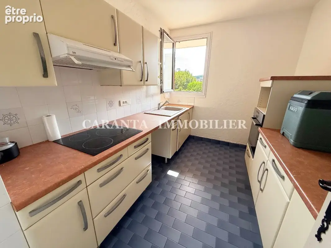 Appartement T3 d’angle à rénover avec cave et parking   Centre-ville de Sainte-Maxime - photo 5