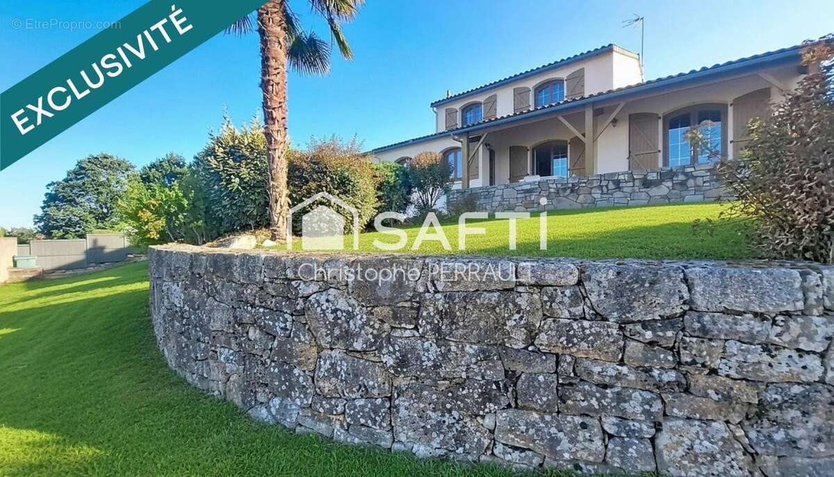 Maison 145 m² à Saint-Laurent-Sur-Sevre  - photo 2