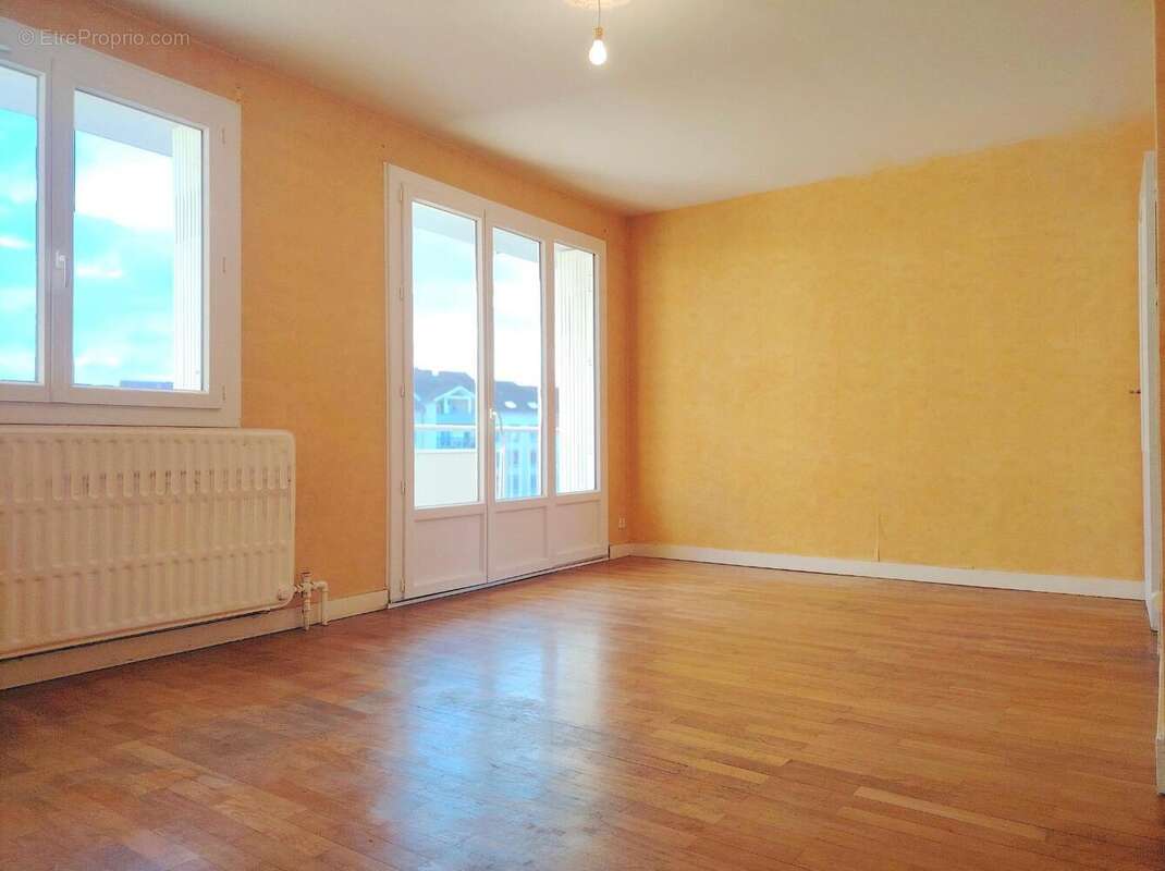  - Appartement à DECINES-CHARPIEU