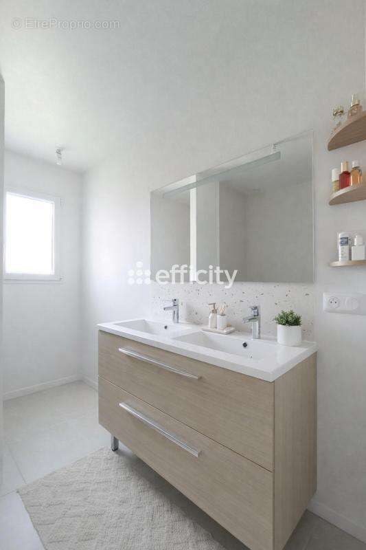 Maison à SAINT-JULIEN-L'ARS