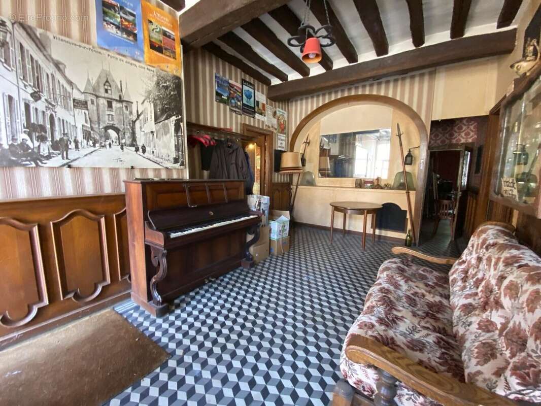 Maison à VILLENEUVE-SUR-YONNE