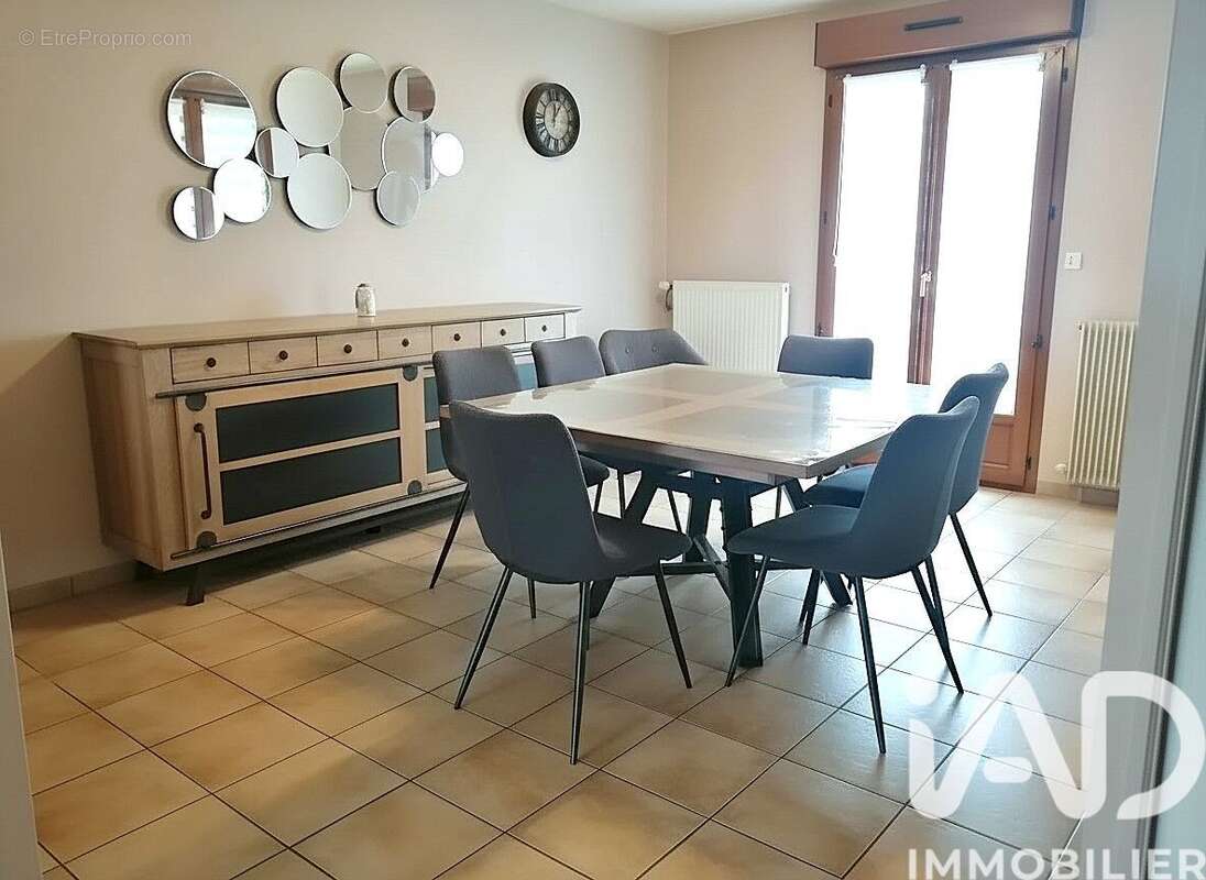 Photo 7 - Maison à AMBRIERES-LES-VALLEES