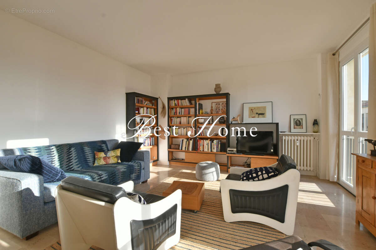 A vendre Appartement rénové de type 3 proche Maison Carrée avec ascenseur parking et cave - photo 6
