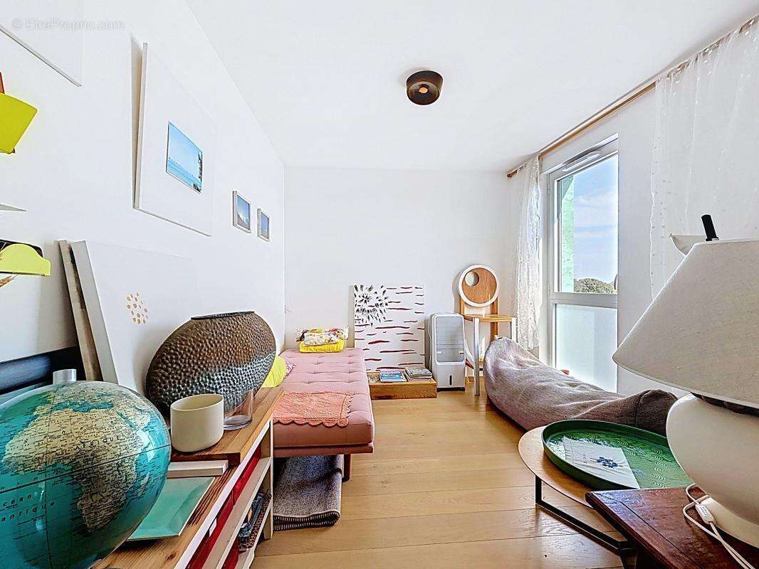 Appartement À Vendre - Dernier étage avec ascenseur privatif, terrasse et vue mer - photo 7