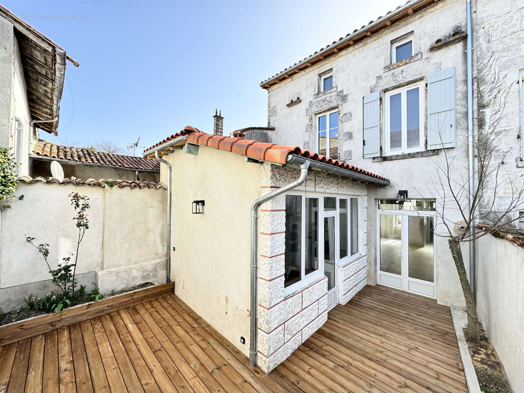 Maison à BARBEZIEUX-SAINT-HILAIRE