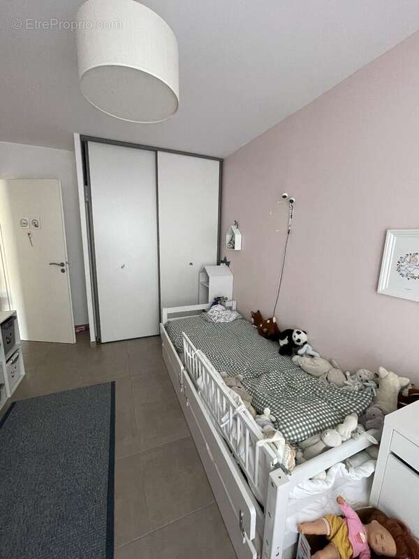T4 Dernier étage, 2 grand garages avec cour privative - photo 15