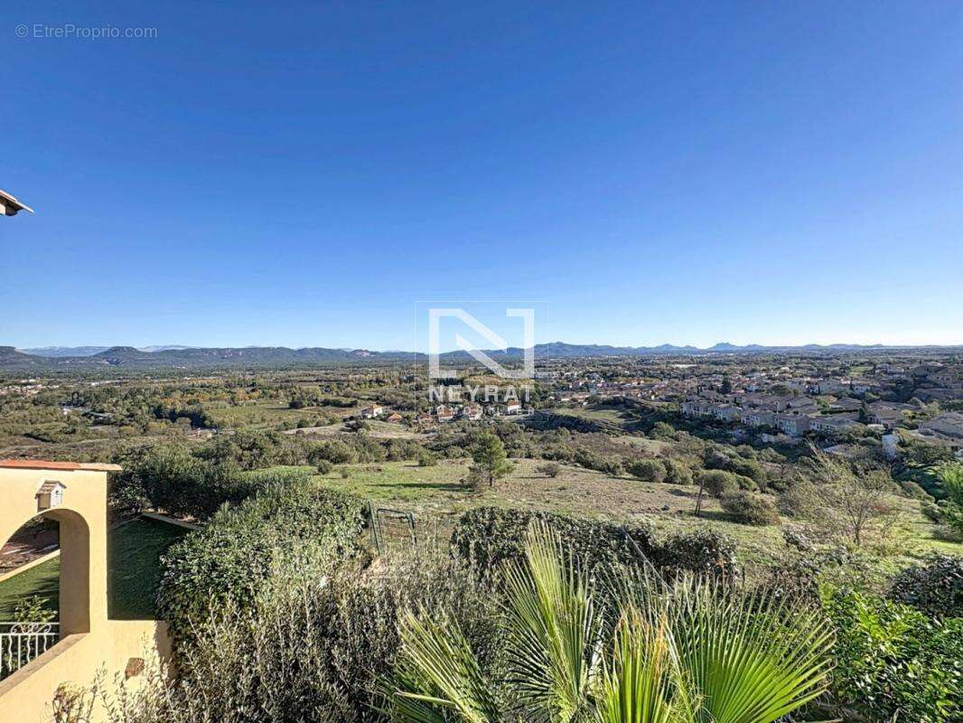 Maison à ROQUEBRUNE-SUR-ARGENS