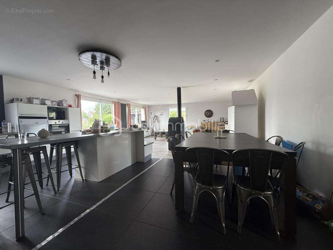 À vendre – Belle propriété familiale avec gîtes et terrain – À deux pas de Pont-l’Évêque - photo 3