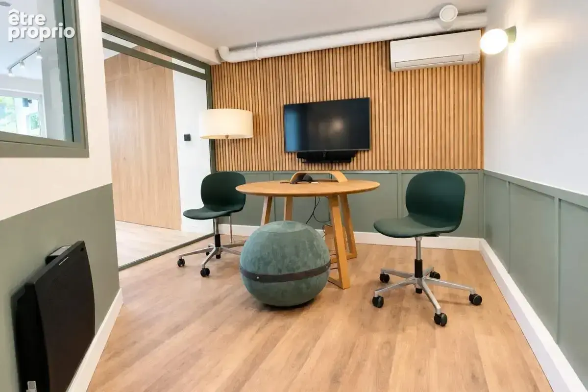 Coup de cœur assuré ! Corpimmo vous propose à la vente une très belle surface en duplex atypique et fonctionnelle entièrement ré - photo 6