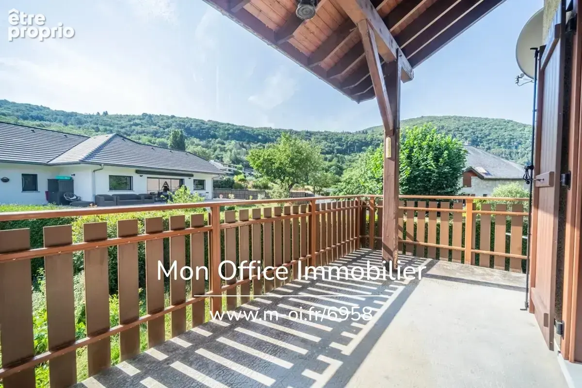 Référence : 6958-TCA. - Maison 5 pièces - jardin plat de plus de 1000m2 - garage - à raffraichir (74330 La Balme de Sillingy sec - photo 9