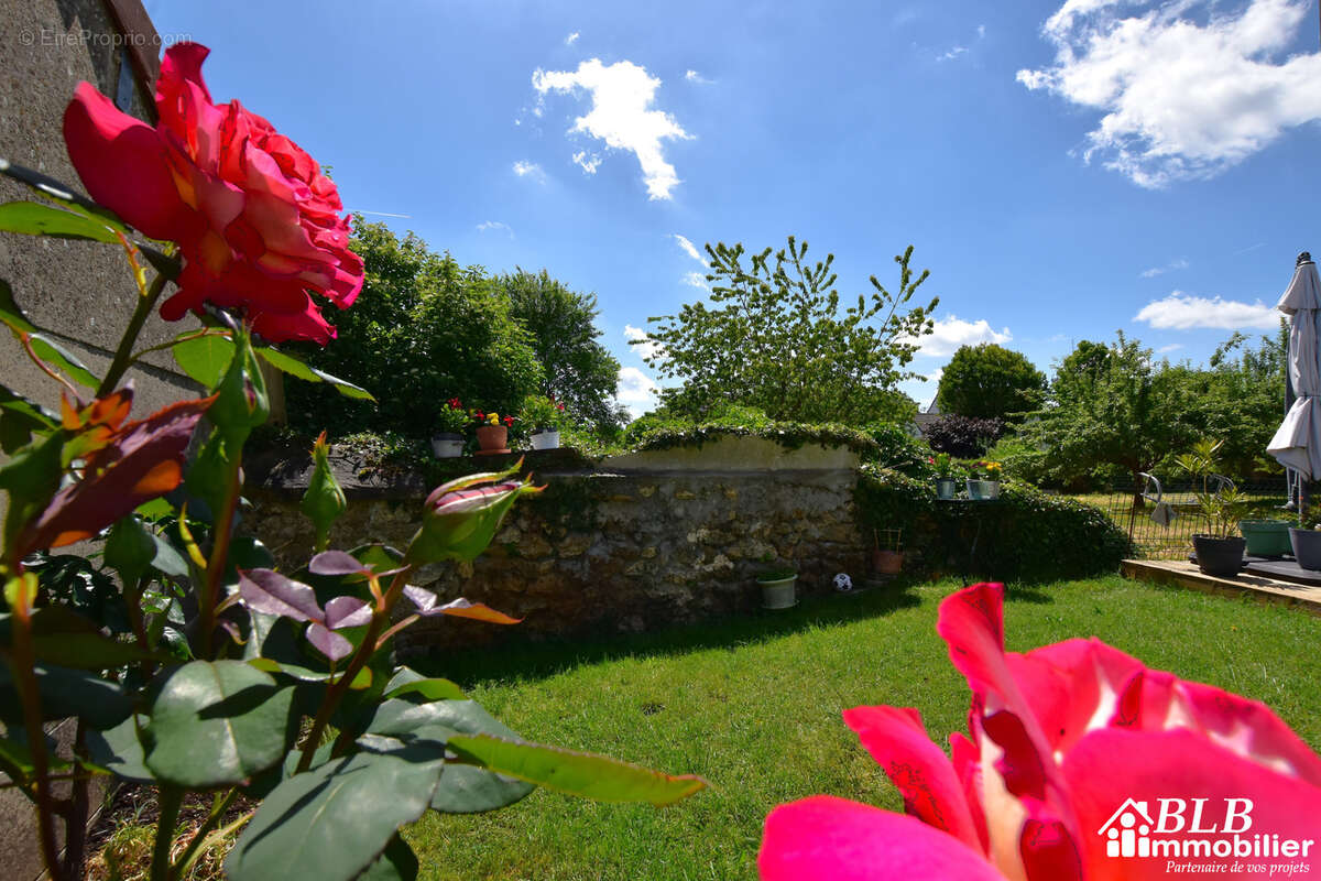 Maison à LES ESSARTS-LE-ROI