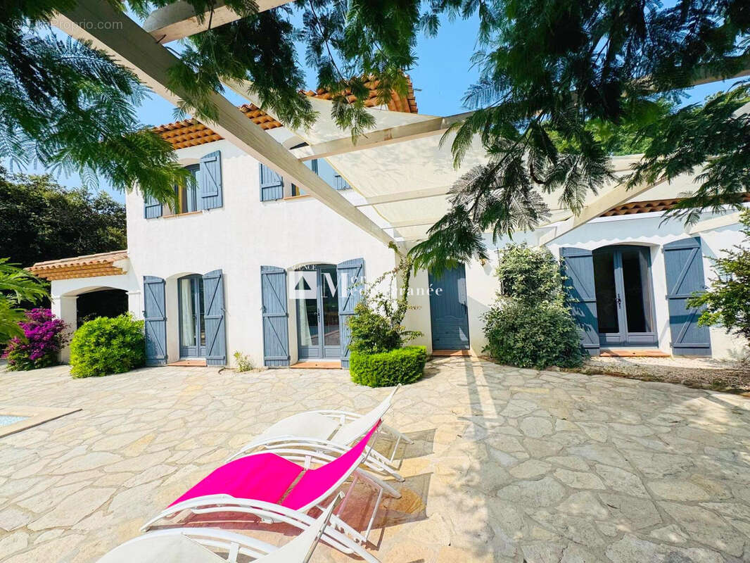 Maison à ROQUEBRUNE-SUR-ARGENS
