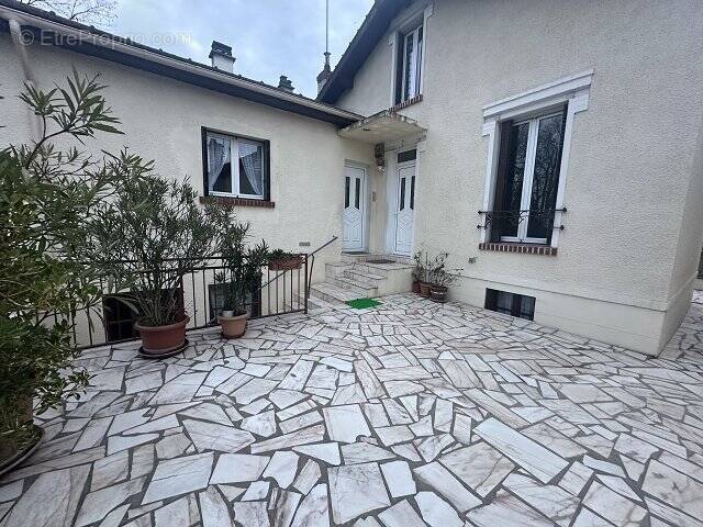 Maison à BONNEUIL-SUR-MARNE