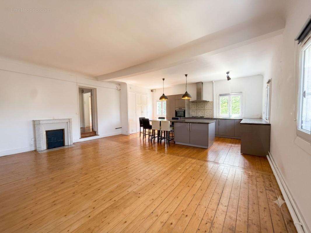 Exclusivité ORPI COMPIÈGNE : L'élégance d'une adresse de prestige sous les toits, avec vue dégagée - photo 4