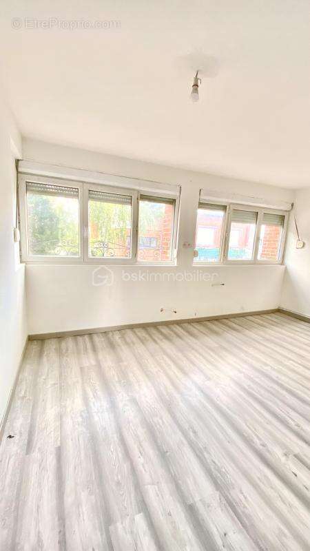 Maison 96 m²  4 Pièces avec cour  – Proximité avenue Alfred Motte / Usine de Roubaix - photo 3