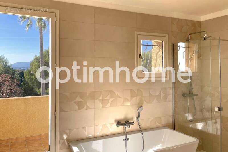 Maison à SAINT-LAURENT-DU-VAR