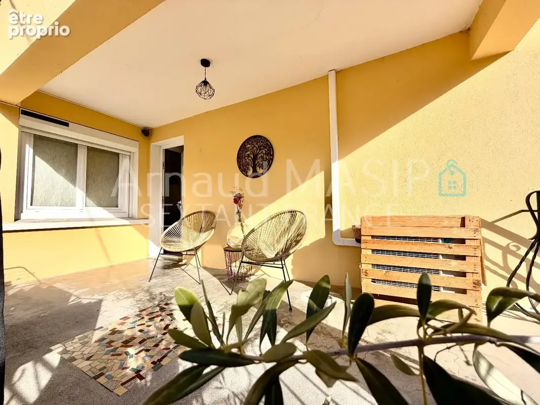 Pavillon de plain pied renove 95m² hab, jardin, terraces, garage, atelier, proche commodites - photo 2