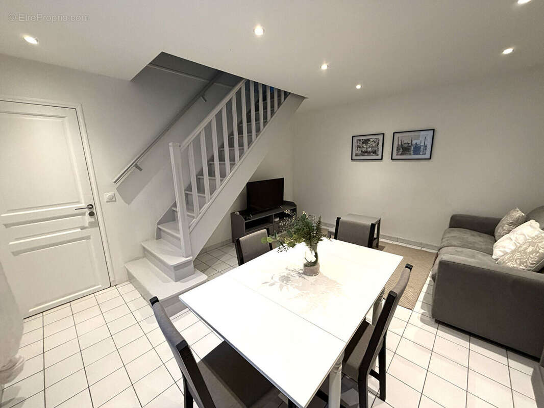 Appartement à NANTERRE