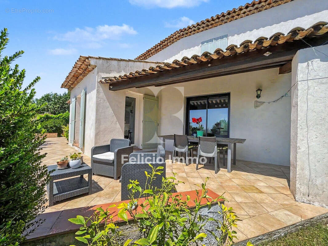 Maison à CHATEAUNEUF-GRASSE