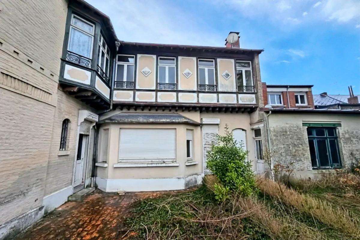 Maison bourgeoise - 165m² avec jardin clos et deux garages - photo 2