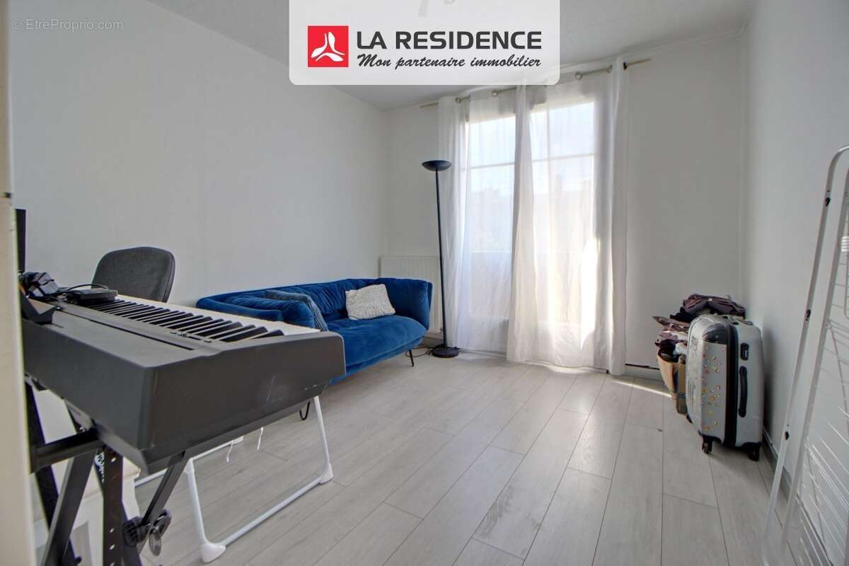 Appartement à LES CLAYES-SOUS-BOIS