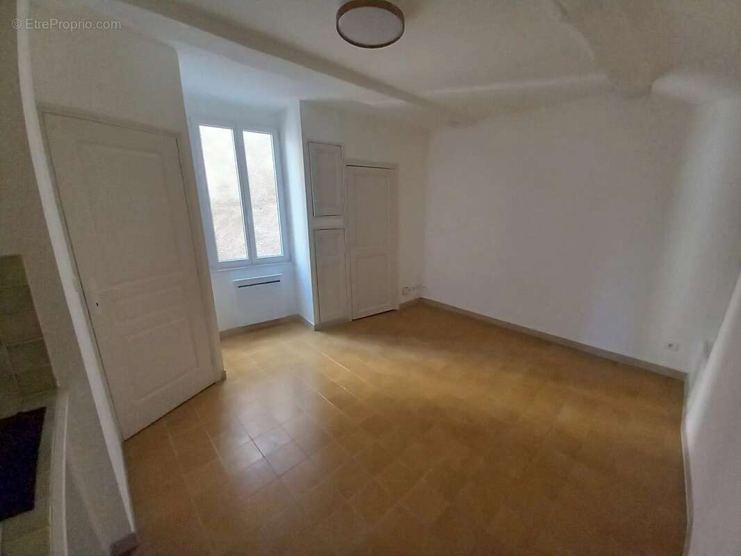 Appartement à PUGET-THENIERS