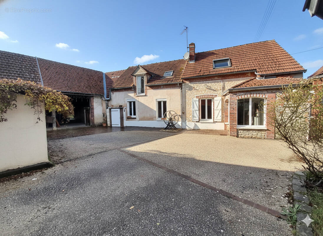 Maison à BEVILLE-LE-COMTE