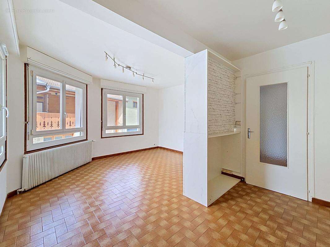 Appartement à BONNE
