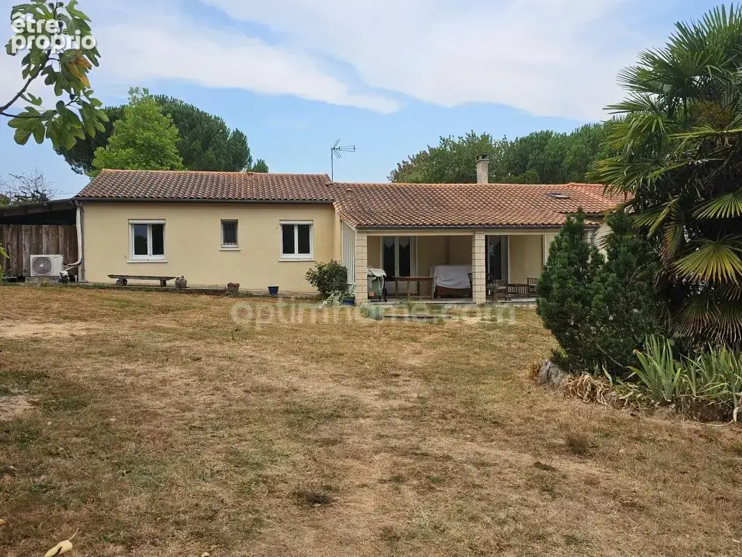 Maison de plain-pied de 120 m², 4/5 chambres et grand garage, au calme absolu. CHAMPNIERS (16) - photo 2