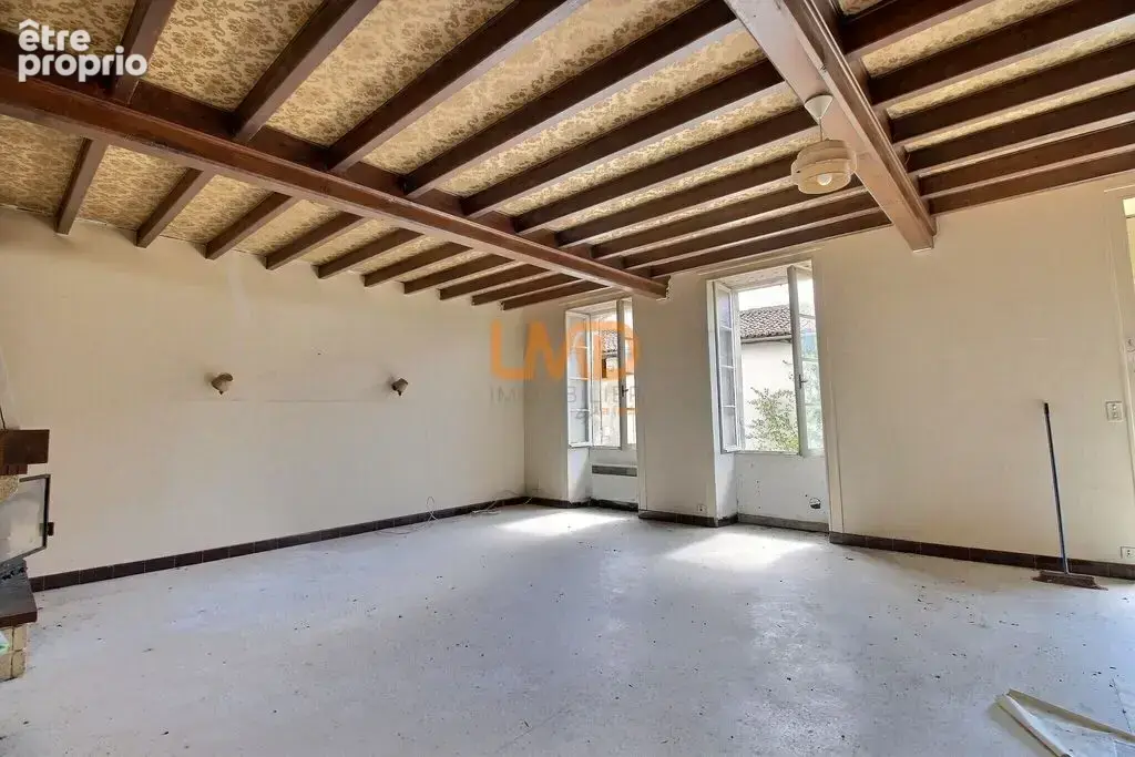 Maison à rénover avec nombreuses dépendances - photo 2