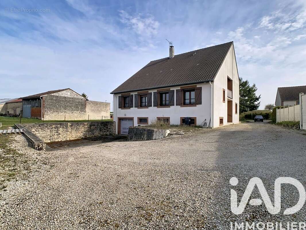 Maison 178 m² à Clamanges  - photo 2